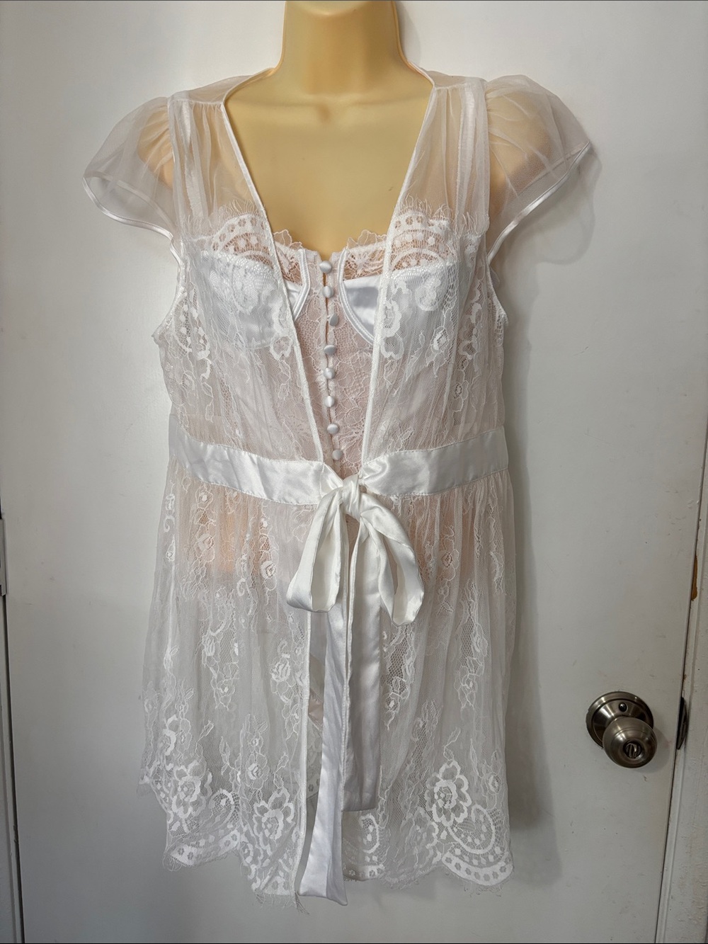 Victoria's Secret White Sheer Lace Chemise with Satin Tie Size L NWT
